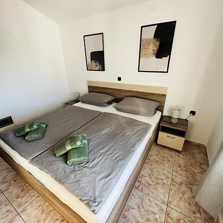 Family Near Petrcane - Quiet & Central- Unit 1 *