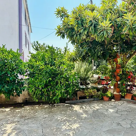 דירה Family Near Petrcane - Quiet & Central- Unit 1 *