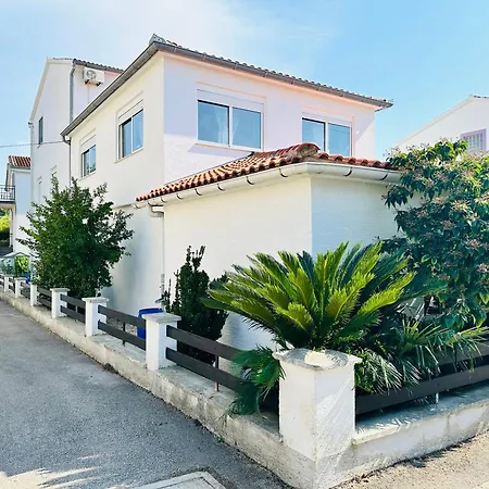 شقة Family Near Petrcane - Quiet & Central- Unit 1 Gornje Petrcane