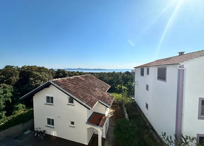 Family Near Petrcane - Quiet & Central- Unit 1 Апартаменты Gornje Petrcane