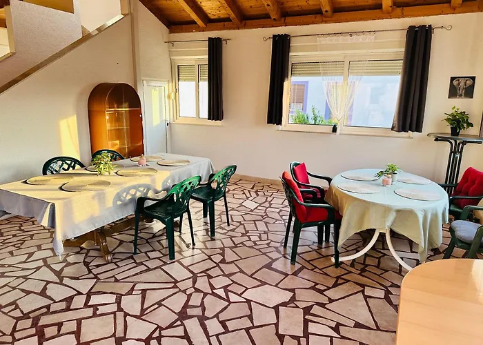Family Near Petrcane - Quiet & Central- Unit 1 *