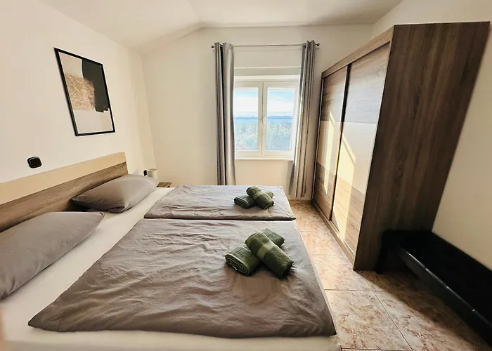 شقة Family Near Petrcane - Quiet & Central- Unit 1 *