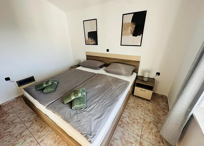 Family Near Petrcane - Quiet & Central- Unit 1 *