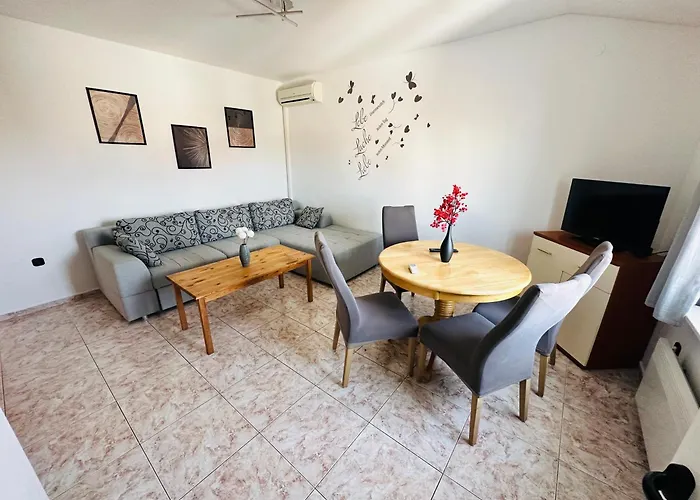شقة Family Near Petrcane - Quiet & Central- Unit 1 *