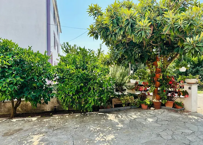 شقة Family Near Petrcane - Quiet & Central- Unit 1 *