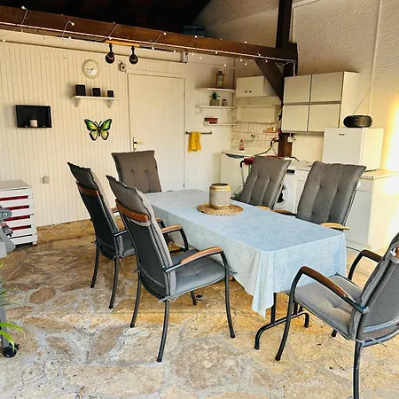 Family Near Petrcane - Quiet & Central- Unit 1 شقة Gornje Petrcane