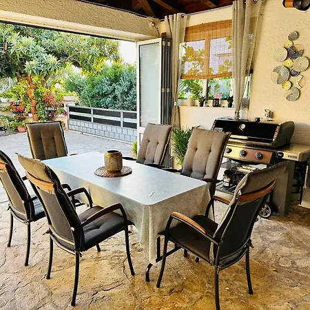 Family Near Petrcane - Quiet & Central- Unit 1 * Gornje Petrcane